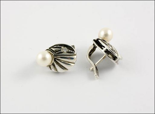 Серьги из серебра с жемчугом шар 6 мм 10962 ― Самоцветы мира
