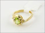 Хризолит кольцо 1кам.6цирк.   9*