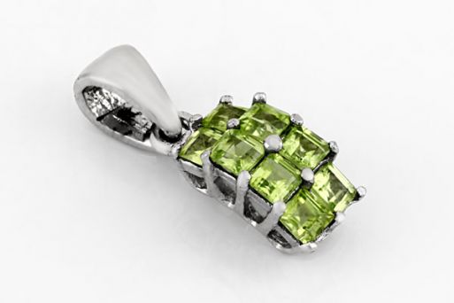 Серебряный кулон с хризолитом 22492 купить в магазине Самоцветы мира