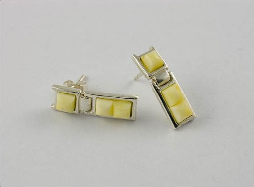 Серьги пусеты из мельхиора с янтарём 22790 купить в магазине Самоцветы мира