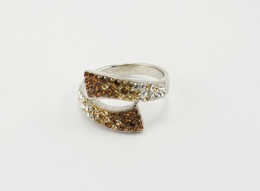 Серебряное кольцо с Кристаллами Swarovski 24433 купить в магазине Самоцветы мира