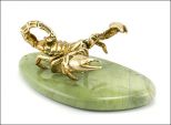 Фигурка из бронзы скорпион на подставке