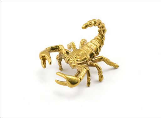Фигурка из бронзы скорпион 37х30х25 мм ― Самоцветы мира