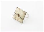 Кольцо из серебра с кораллом белым квадрат 20х20 мм 30086