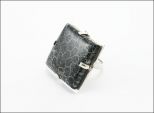 Кольцо из серебра с кораллом чёрным квадрат 25х25 мм 30110