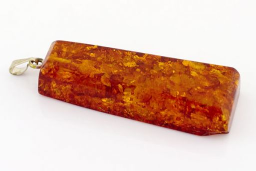 Янтарный кулон 30785 купить в магазине Самоцветы мира