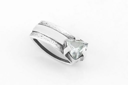 Серебряный кулон с топазом 30872 купить в магазине Самоцветы мира