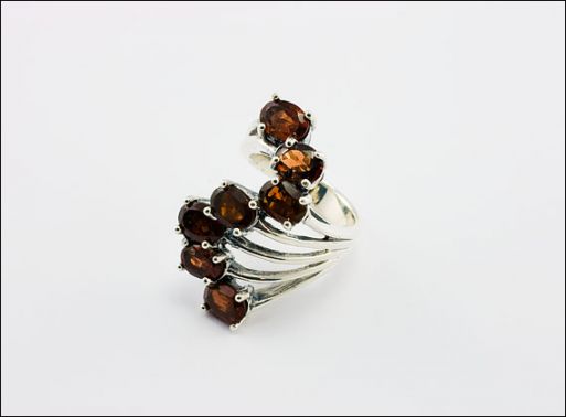 Серебряное кольцо с гранатом 33542 купить в магазине Самоцветы мира