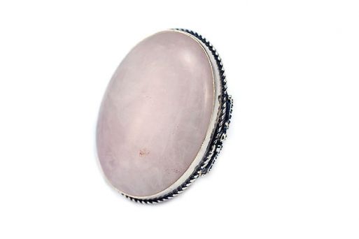 Кольцо из серебра 925 пробы с арозовым кварцем.