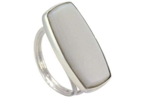 Кольцо из серебра 925 пробы с кахолонгом.