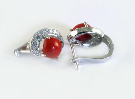 Серебряные серьги с красным кораллом 42486 купить в магазине Самоцветы мира