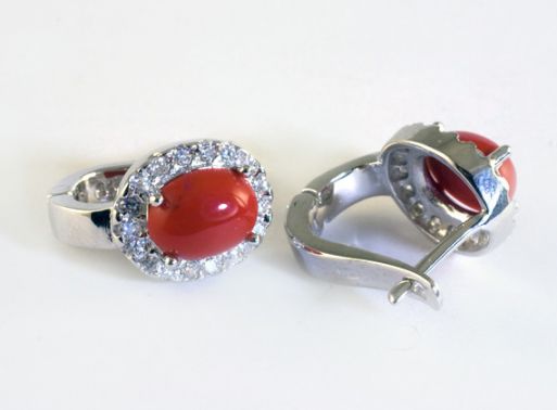 Серебряные серьги с кораллом и фианитами 42539 купить в магазине Самоцветы мира