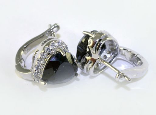 Серебряные серьги с чёрным агатом и фианитами 42594 купить в магазине Самоцветы мира