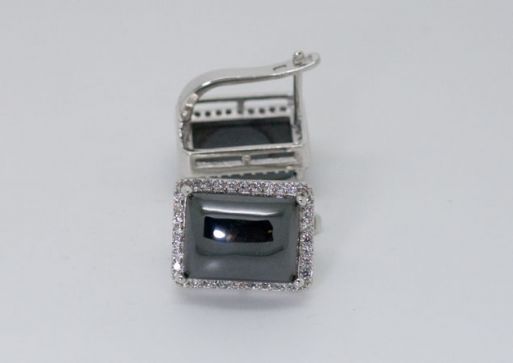 Серьги из серебра с гематитом и фианитами прямоугольник 11х15 мм 43333 ― Самоцветы мира