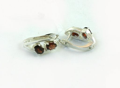 Серебряные серьги с гранатом 43771 купить в магазине Самоцветы мира