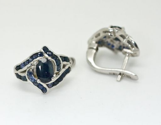 Серебряные серьги с сапфиром 45058 купить в магазине Самоцветы мира