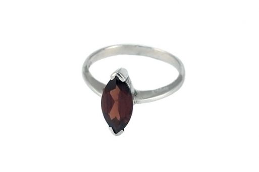 Серебряное кольцо с гранатом 45227 купить в магазине Самоцветы мира