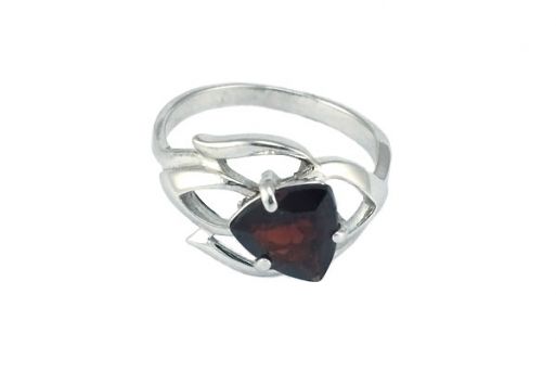 Серебряное кольцо с гранатом 45233 купить в магазине Самоцветы мира