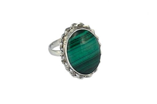 Кольцо из серебра 925 пробы с малахитом.