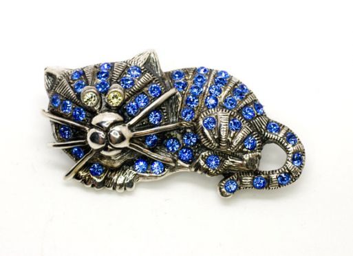 Серебряную брошь с кристаллами Swarovski 48134 купить в магазине Самоцветы мира