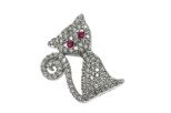 Брошь из серебра с рубином синтетическим и фианитами кошка 48163