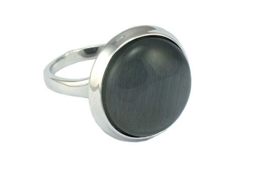 Кольцо из серебра 925 пробы с кошачьим глазом.