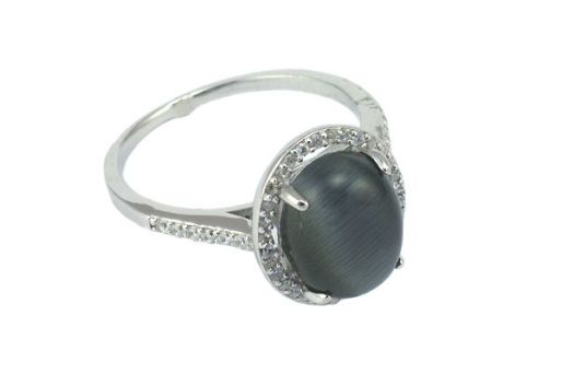 Кольцо из серебра 925 пробы с кошачьим глазом.