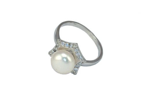 Кольцо из серебра 925 пробы с жемчугом.