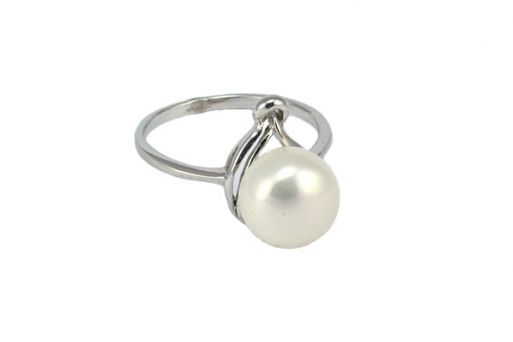 Кольцо из серебра 925 пробы с жемчугом.