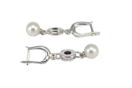 Серьги из серебра 925 пробы с жемчугом и гранатом.