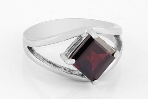 Серебряное кольцо с гранатом 54533 купить в магазине Самоцветы мира