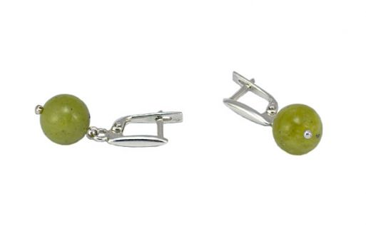 Серьги из серебра 925 пробы с жадеитом.