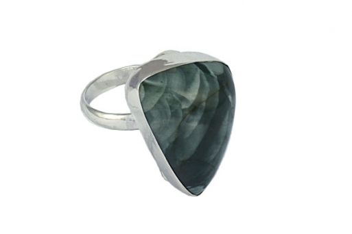 Кольцо из серебра 925 пробы с яшмой.