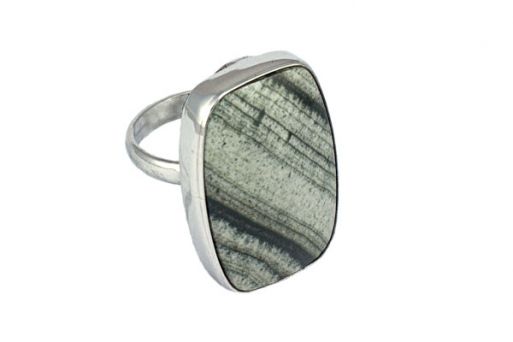 Кольцо из серебра 925 пробы с скарном.