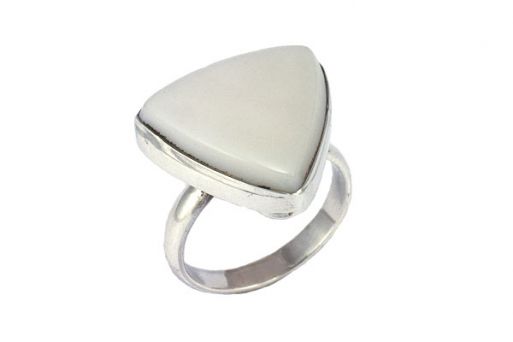 Кольцо из серебра 925 пробы с кахолонгом.