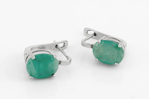 Серебряные серьги с изумрудом 55187 купить в магазине Самоцветы мира