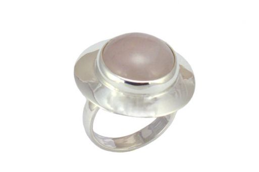 Кольцо из серебра 925 пробы с розовым кварцем.