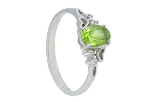 Кольцо из серебра 925 пробы с хризолитом.