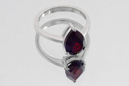 Серебряное кольцо с гранатом 59716 купить в магазине Самоцветы мира