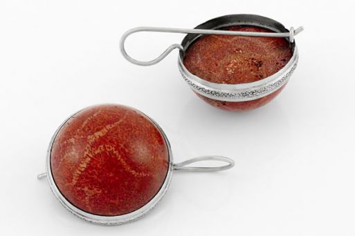 Серебряные серьги с кораллом 63334 купить в магазине Самоцветы мира