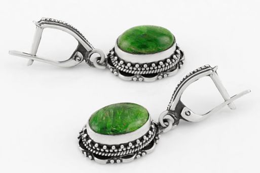 Серебряные серьги с хромдиопсидом 63453 купить в магазине Самоцветы мира