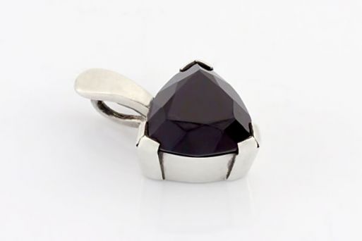 Серебряный кулон с гранатом 65395 купить в магазине Самоцветы мира